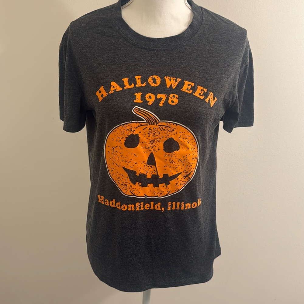 Halloween 1978 Haddonfield IL T-shirt Women’s Size Small Gray Shirt Pumpkin - Picture 3 of 10